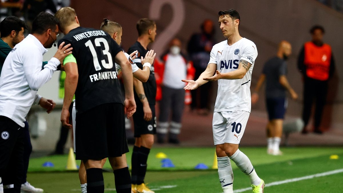Mesuz Özil kalitesini gösterdi