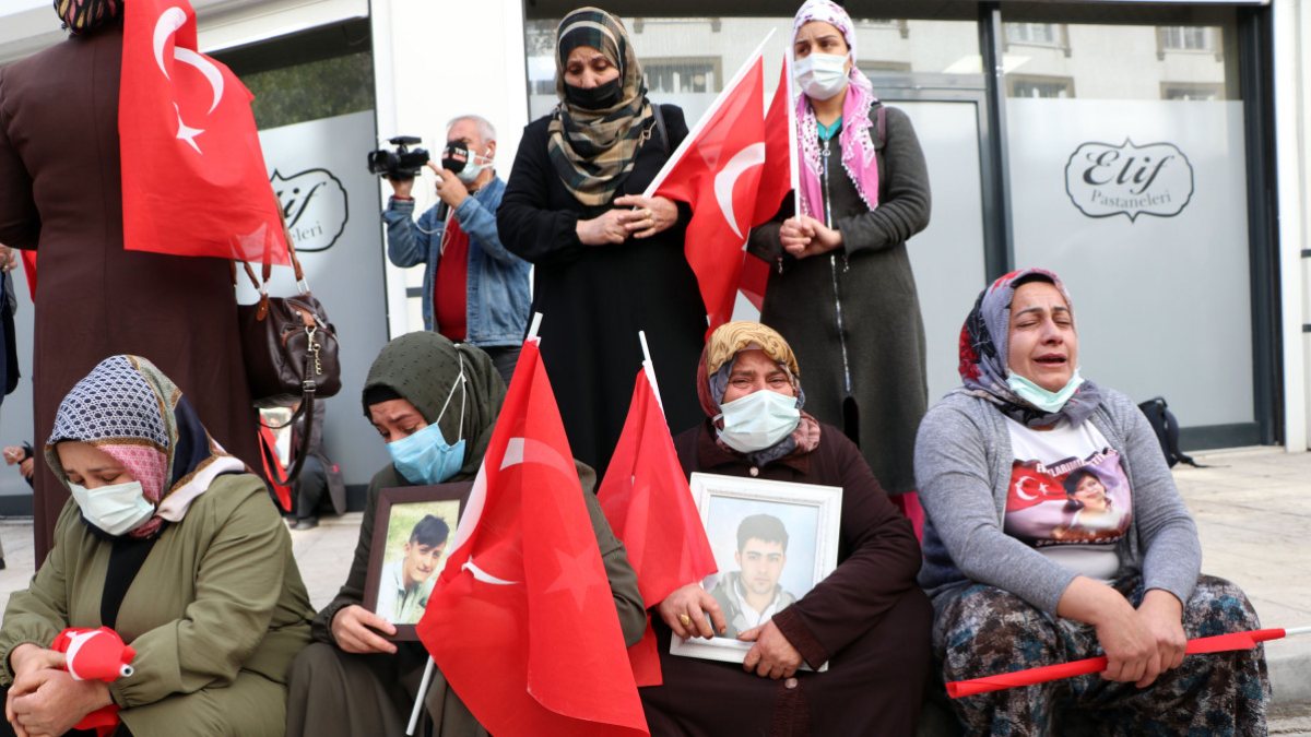 Van’da HDP’liler, ailelerin sesini müzikle bastırmaya çalıştı