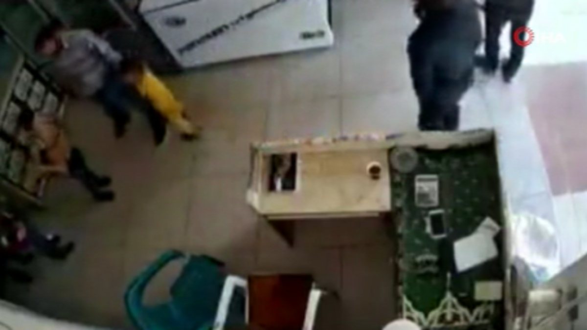 Esad güçlerinin İdlib’de çocukları bombaladığı anlar