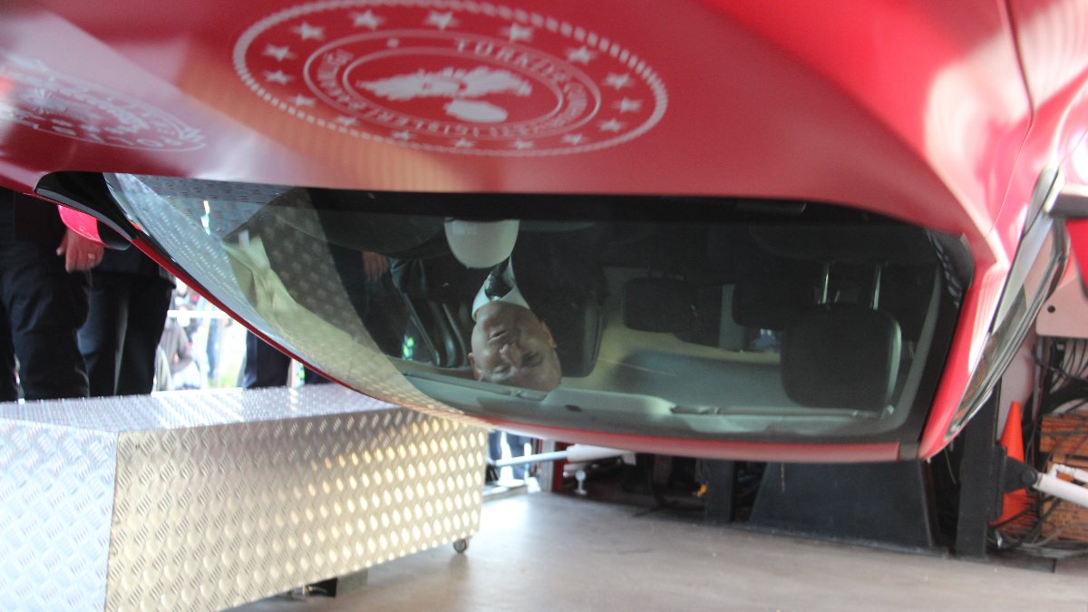 İçişleri Bakanı Süleyman Soylu, mobil simülasyon aracına bindi