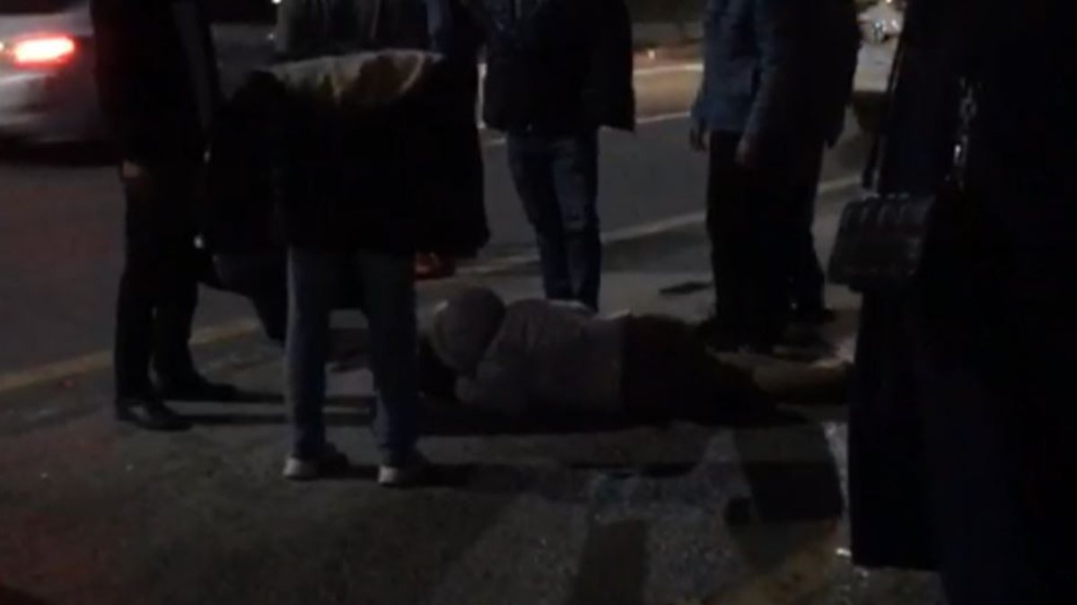 Elazığ'da yaralanan kadının üzerini montlarıyla örttüler