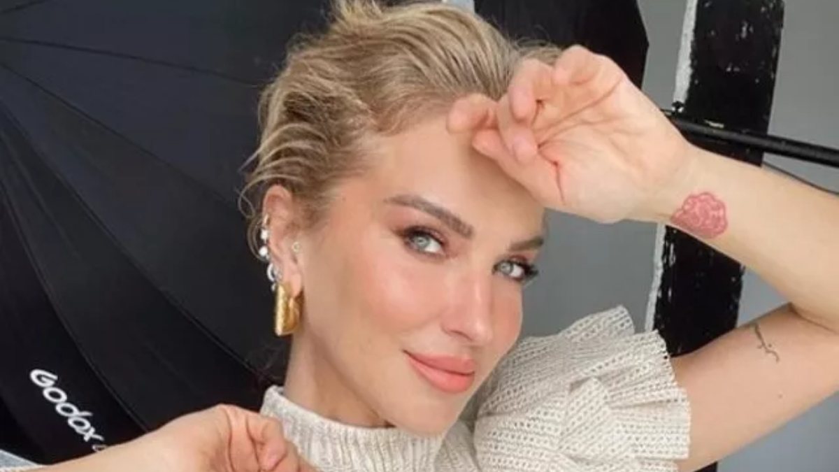 Burcu Esmersoy, Paris'te
