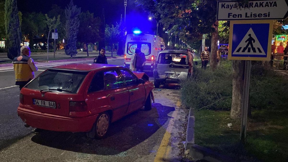Elazığ’da park halindeki araca çarptı: 1 yaralı