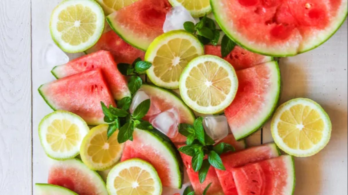 Dipçik gibi yapan reçete! Karpuza limon sıkmanın etkilerine bakın...