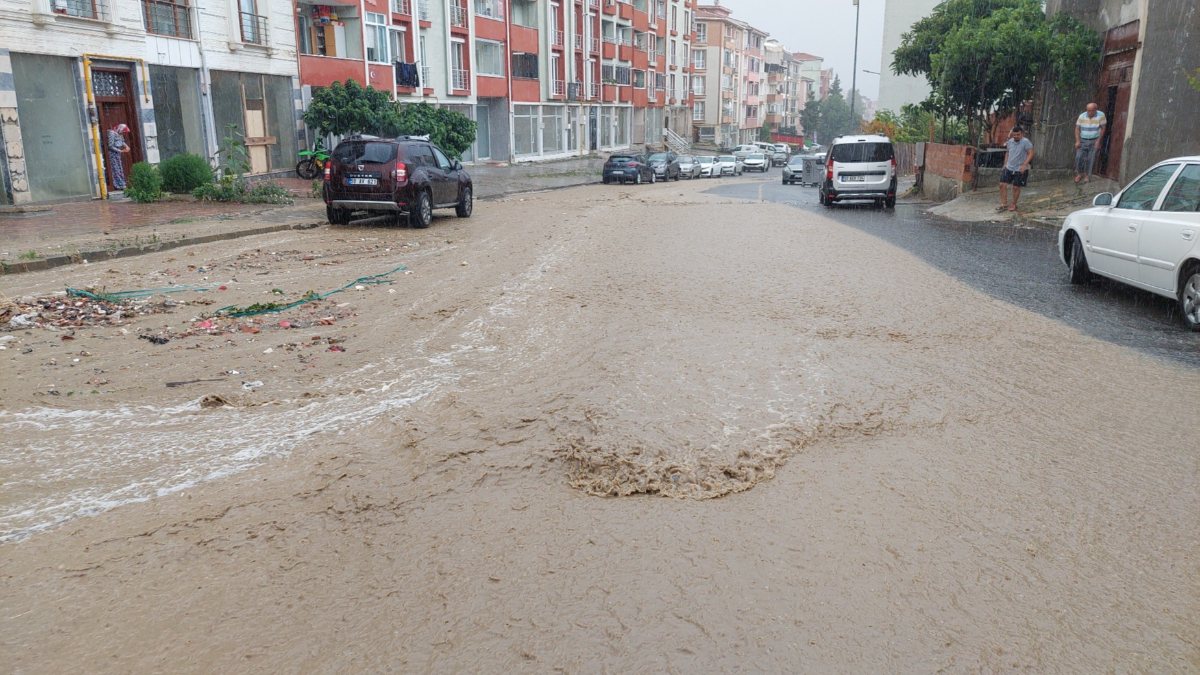 Tekirdağ temmuz sonunda kışı yaşıyor