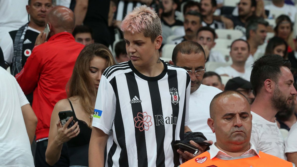 Ebrar Karakurt, Beşiktaş tribünlerinde