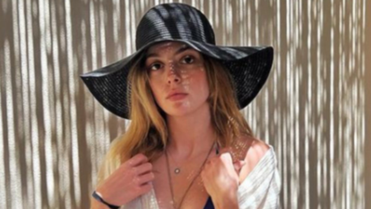 Melis Sezen'den yatak pozları! Makyajsız hali görenleri şaşırttı