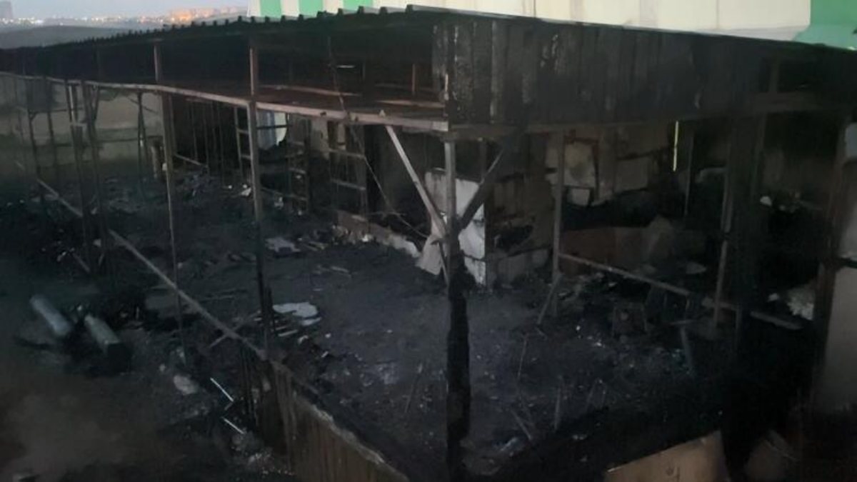 Büyükçekmece'deki halı saha yangınında ceset bulundu