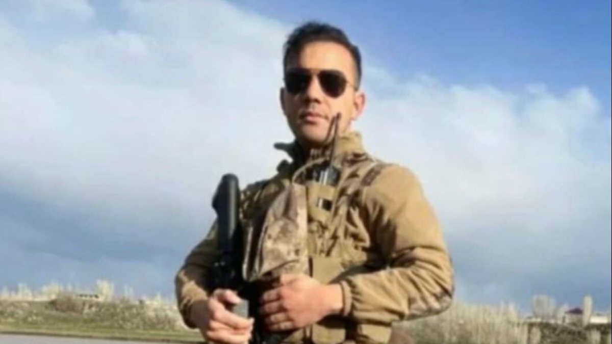 Mersin’de özel harekat polisi merdivenden düşüp can verdi