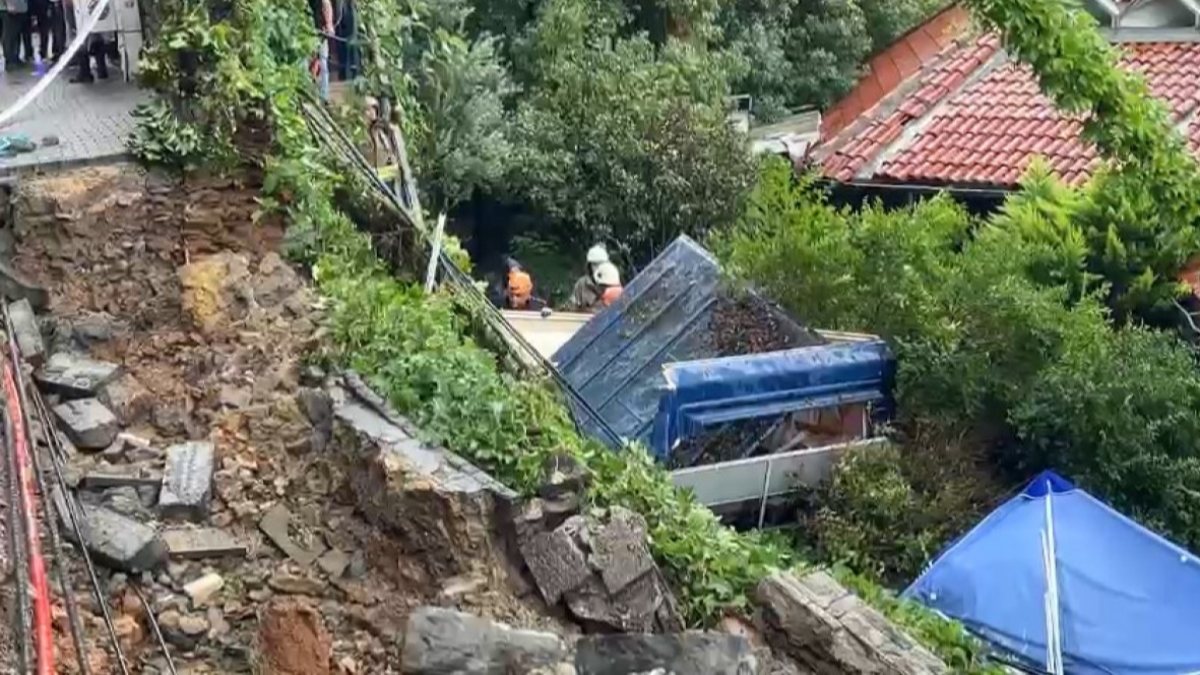 Beykoz’da istinat duvarı çöktü