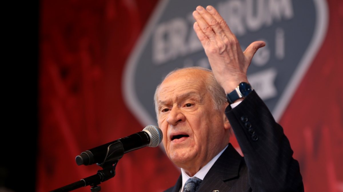 Devlet Bahçeli, Kılıçdaroğlu'nun Demirtaş afişi önündeki pozuna tepki gösterdi