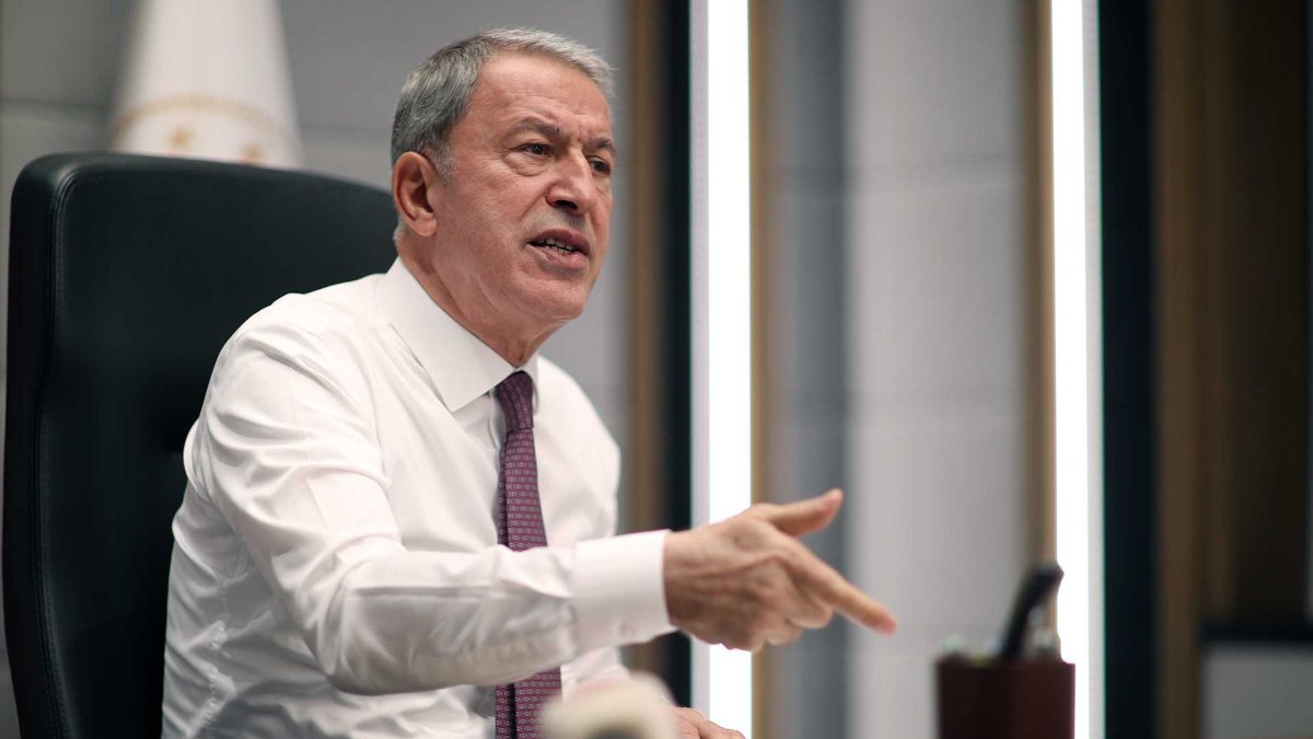 Bakan Hulusi Akar, komutanlarla telekonferans yaptı