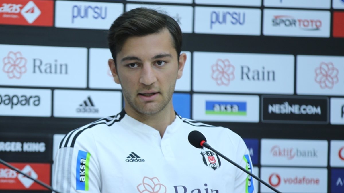 Emrecan Uzunhan: Romain Saiss bence ligin en iyi stoperi
