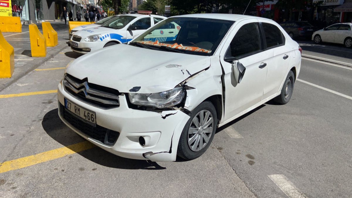 Sivas'ta otomobilin çarptığı 20 yaşındaki öğrenci öldü