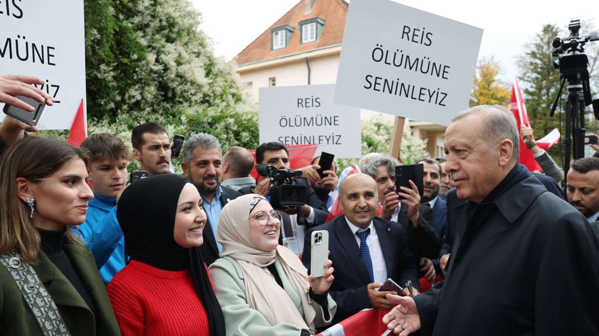 Cumhurbaşkanı Erdoğan’a Prag’da sevgi seli