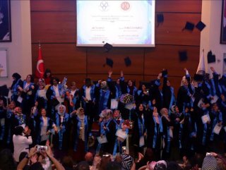 Üniversiteli anneler mezun olma sevincini yaşadılar