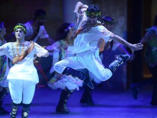 Anadolu Ateşi'nin Troya'sı Antalya'da sahnelendi