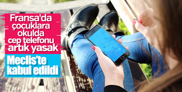 Fransa'da okullarda cep telefonu yasağı kabul edildi