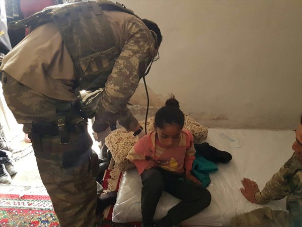 TSK'dan Afrin'de sivillere sağlık desteği