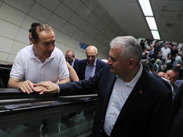 Başbakan, metro ve Marmaray'ı kullandı