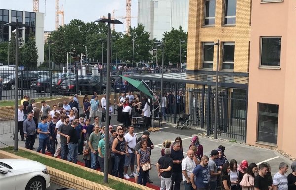 Yurt dışı seçim sandıklarına yoğun ilgi