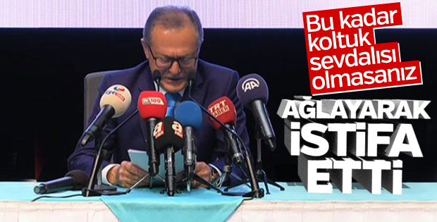 Ahmet Edip Uğur istifa etti