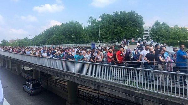 Yurt dışı seçim sandıklarına yoğun ilgi