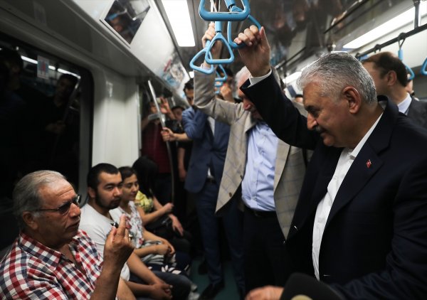 Başbakan, metro ve Marmaray'ı kullandı