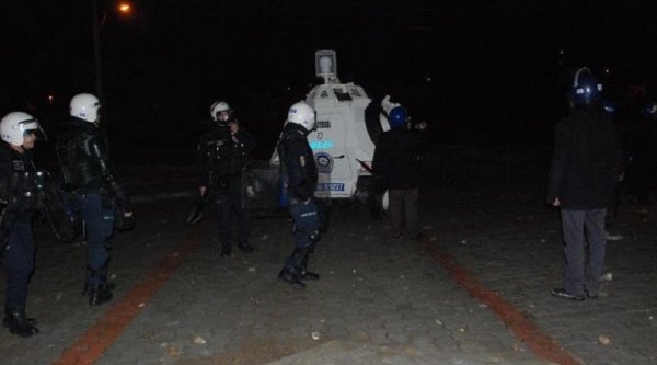HDP'lilerin kutlamasında polise taş atanlara müdahale