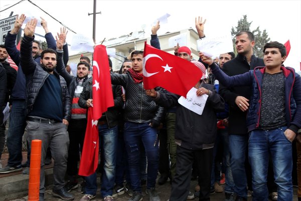 Suriyeli sığınmacılardan gönüllü askerlik başvurusu