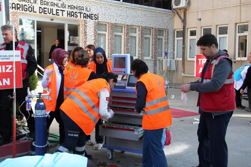 Tatbikatı gerçek sanıp kan verdiler