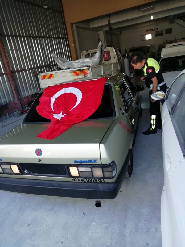 Plakasız otomobille drift atıp kaçan sürücüye rekor ceza