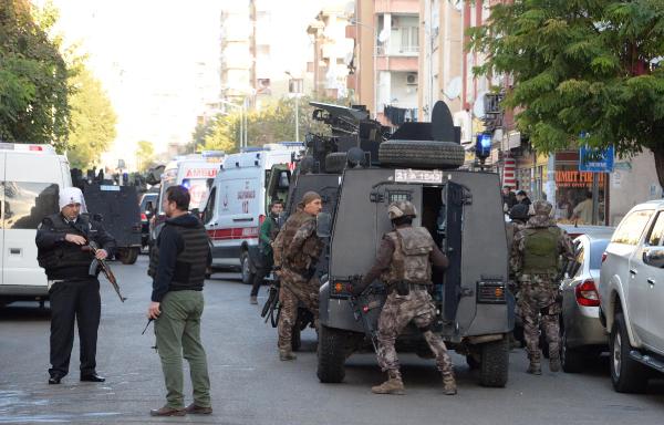 Diyarbakır'da 1 polis şehit oldu