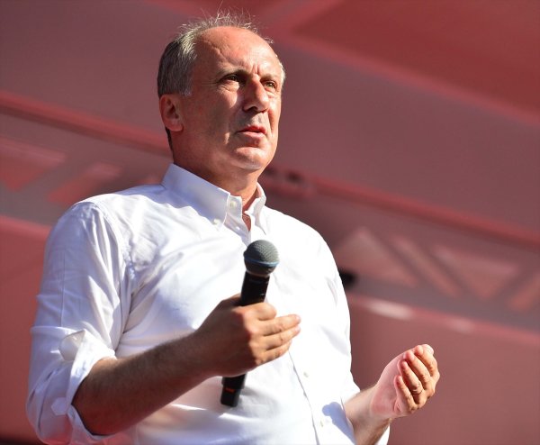 Muharrem İnce'nin mitinginde şehitlere dua