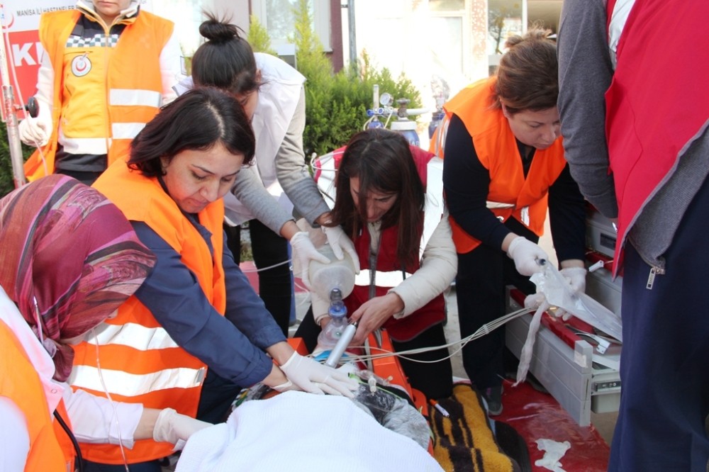 Tatbikatı gerçek sanıp kan verdiler