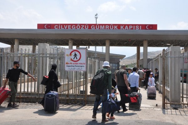 Suriyeliler ülkelerine dönüyor