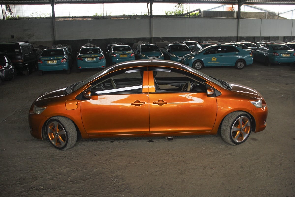 Endonezya'da geliştirilen sıra dışı 'çift yüzlü araba'