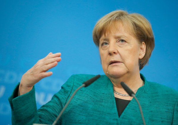 Merkel'in kabinesinde muhaliflere kritik rol