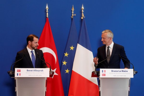 Bakan Albayrak'tan Fransa'da kritik zirve