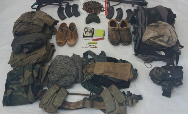 PKK'lı teröristler kıyafetini, silahını bırakıp kaçıyor