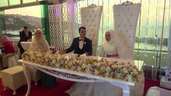 Nikahta şaka yapmak isteyen gelin tuzağa düştü