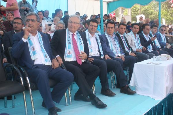 Baykal, hıdırellez ateşinin üstünden atladı