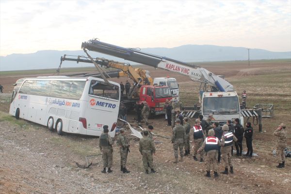 Irak'a giden yolcu otobüsü Silopi'de kaza yaptı