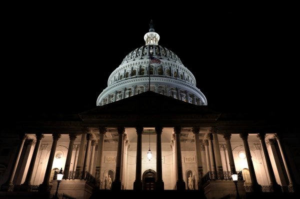 ABD’de bütçe krizi: Devlet daireleri kapatılıyor