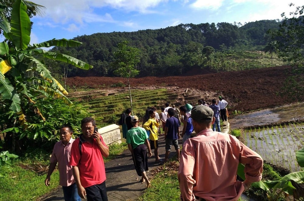 Endonezya'da toprak kayması 5 can aldı