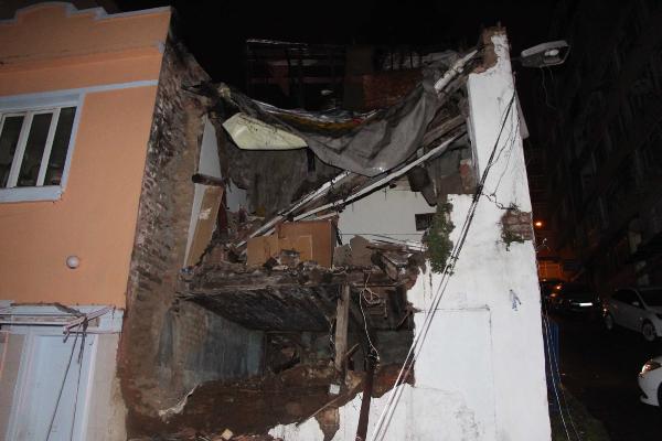 Şişli'de 2 katlı metruk bina yağmur nedeniyle çöktü