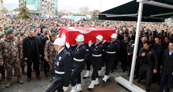 Şehit polis, son yolculuğuna uğurlandı