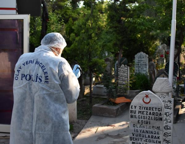Mezarlıkta bıçaklı kavga: 1 ölü