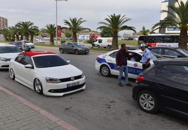 Yasağı protesto ederken cam filmden ceza yedi