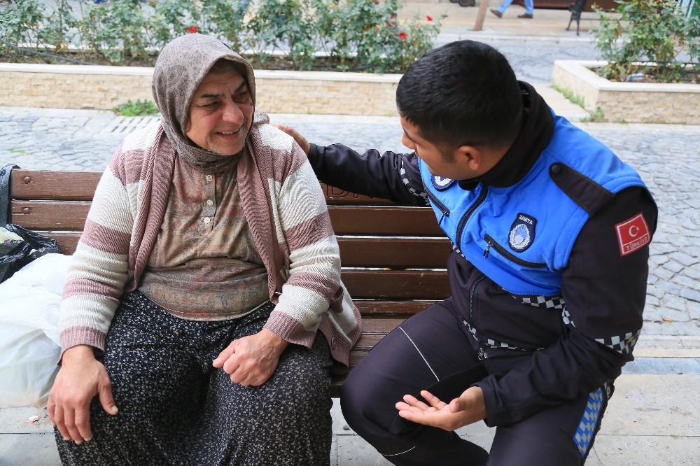 4 aydır sokakta yaşayan kadın yardımları reddediyor